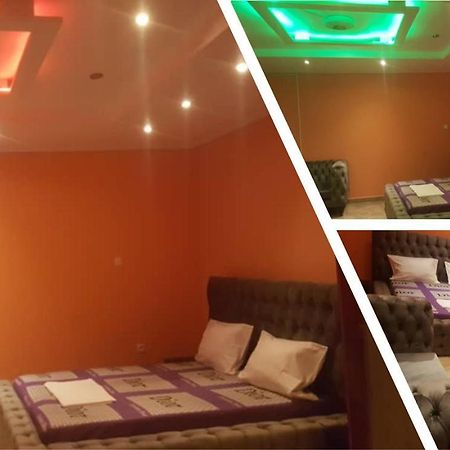 Cave Royale - Chambres-Studios-Apparts Meubles - Logpom Hopithal Des Soeurs Apres Camara Laye Douala Bagian luar foto