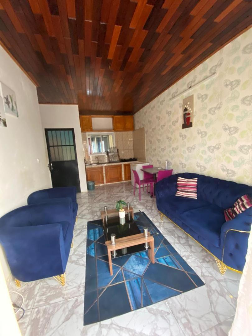 Cave Royale - Chambres-Studios-Apparts Meubles - Logpom Hopithal Des Soeurs Apres Camara Laye Douala Bagian luar foto