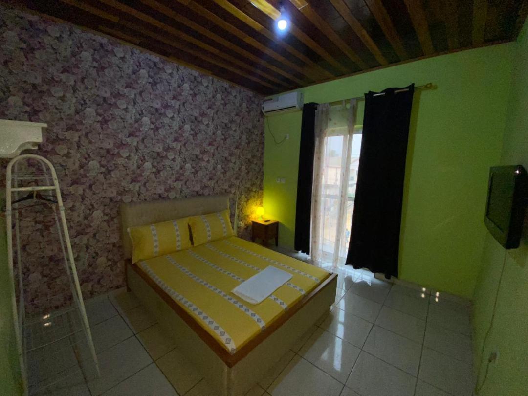 Cave Royale - Chambres-Studios-Apparts Meubles - Logpom Hopithal Des Soeurs Apres Camara Laye Douala Bagian luar foto